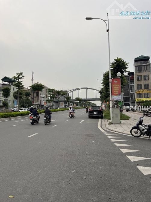 GIẢM SỐC, 96,3M ĐẤT VÀNG NGỌC THỤY, BỒ ĐỀ- VIEW HỒ, NGÕ THÔNG, VỈA HÈ ĐỖ 2 HÀNG Ô TÔ