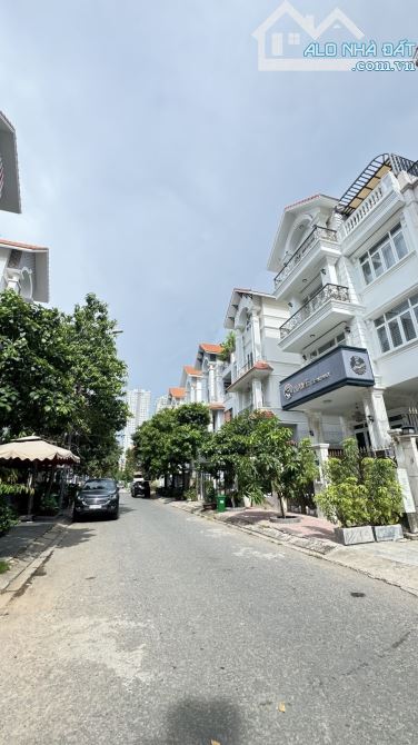 Biệt thự Him Lam Quận 7 200m2 thiết kế hiện đại giá tốt khu vực