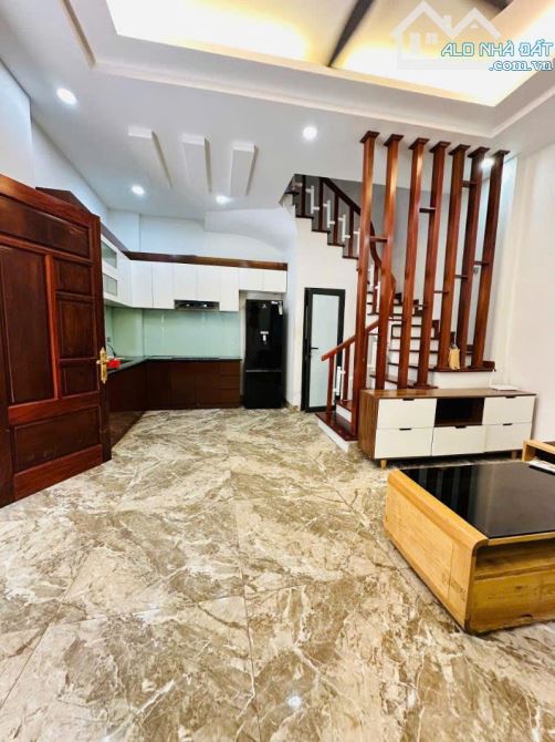 Bán nhà Nguyễn Sơn- lô góc oto dỗ cửa -full nội thất mặt tiền rộng nhỉnh 8 tỷ(thương
