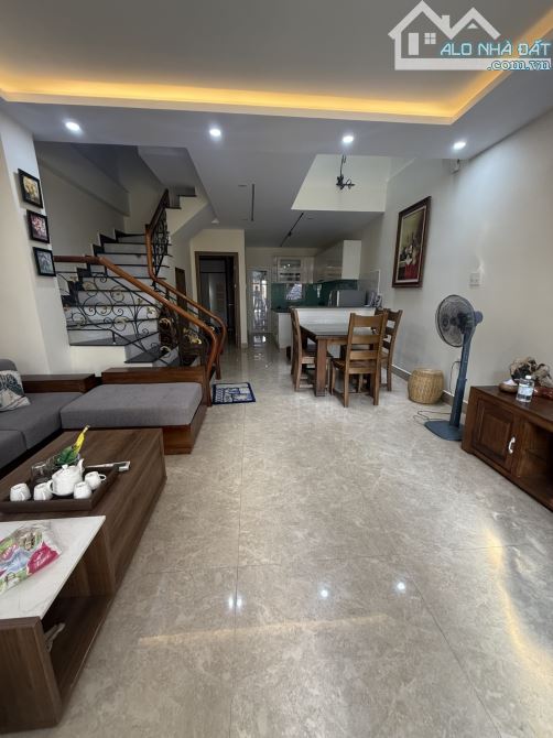 BÁN BIỆT THỰ 3 TẦNG – MẶT TIỀN THẠCH LAM – SÁT BIỂN MỸ KHÊ – KINH DOANH HOMESTAY