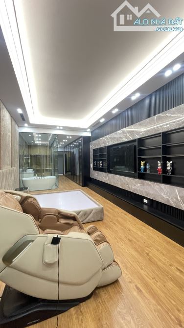 Nhà 7 tầng, thang máy, Nguyễn Văn Cừ, Phường Bồ Đề, Hà Nội. DT 80m2. Giá 28,5 tỷ