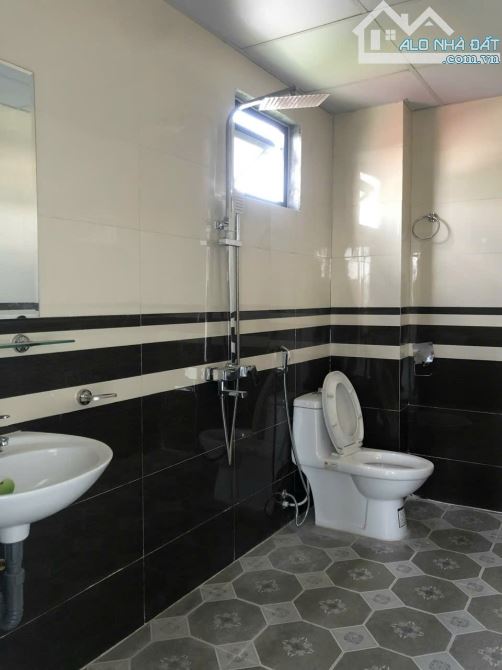 Cho thuê nhà Cự khối, Long Biên 7 triệu 4 tầng 33m full nội thất, gần trường cấp 1