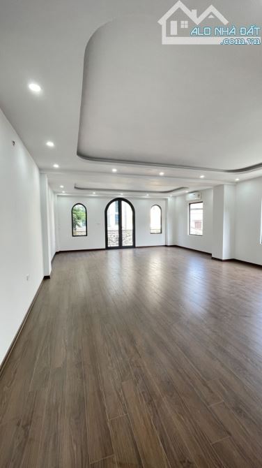 Nhà 7 tầng, thang máy, Phố Trạm (Gần Aeon Long Biên), Hà Nội. DT 73m2, Giá 23,6 tỷ