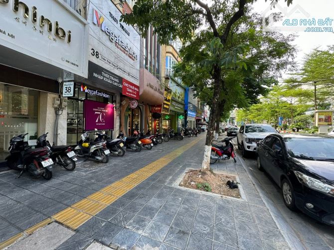 BÁN NHÀ MẶT PHỐ TRẦN THÁI TÔNG - KD ĐỈNH CAO - VỈA HÈ - 42m2 x5T- GIÁ 26,5 Tỷ.