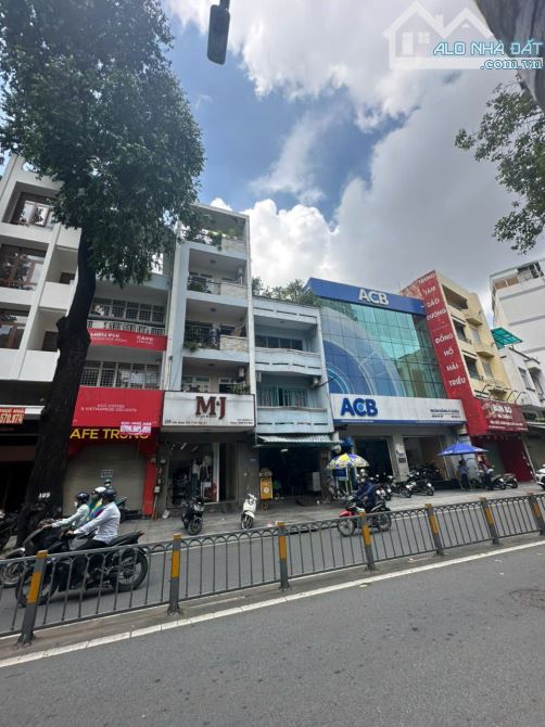 Bán nhà mặt tiền Trần Quang Khải - Quận 1 - 4.3x15m 4 tầng giá chỉ 30 tỷ
