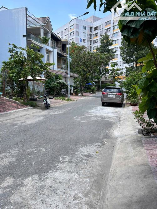 Lô Đất Vip có 1-0-2 Cạnh KĐT Him Lam Q7 , XD 4 lầu, giá 10,4 tỷ , sổ hồng