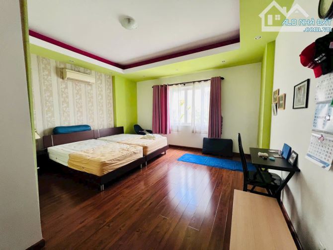 Chủ nhà kẹt tiền cần bán gấp Nhà MT Võ Thị Nhờ , 4 lầu, có sân vườn, giá 17,8 tỷ sổ hồng