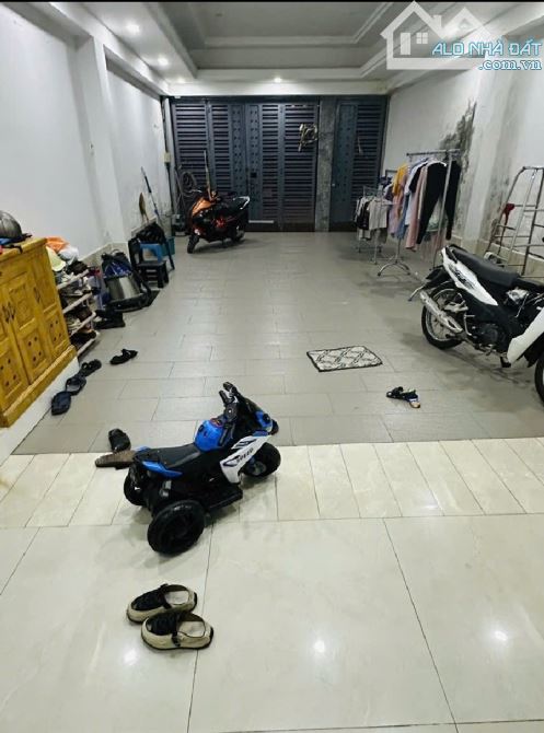 BÁN NHÀ MĂT TIỀN, SỔ RIÊNG, 135M2 Gần thị trấn hóc môn, nhỉnh 4 Tỷ