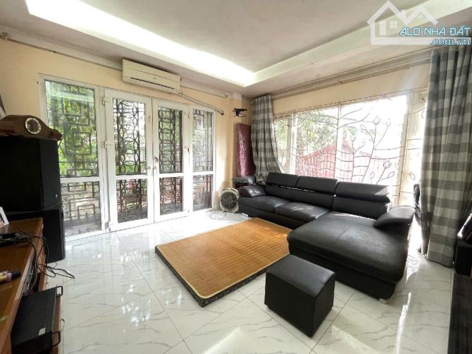 NHÀ LÔ GÓC XUÂN LA 63m² – 5 TẦNG – Ô TÔ ĐỖ CỬA – CHỈ 12.48 TỶ