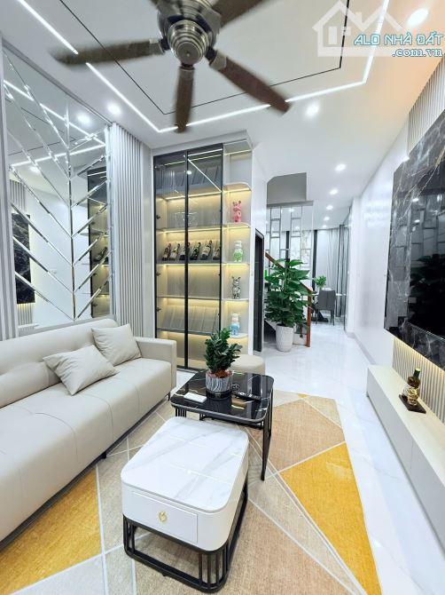 BÁN NHÀ MINH KHAI, DT 40M x 4 TẦNG, NHỈNH 9 TỶ, NGÕ THÔNG, FULL NỘI THẤT