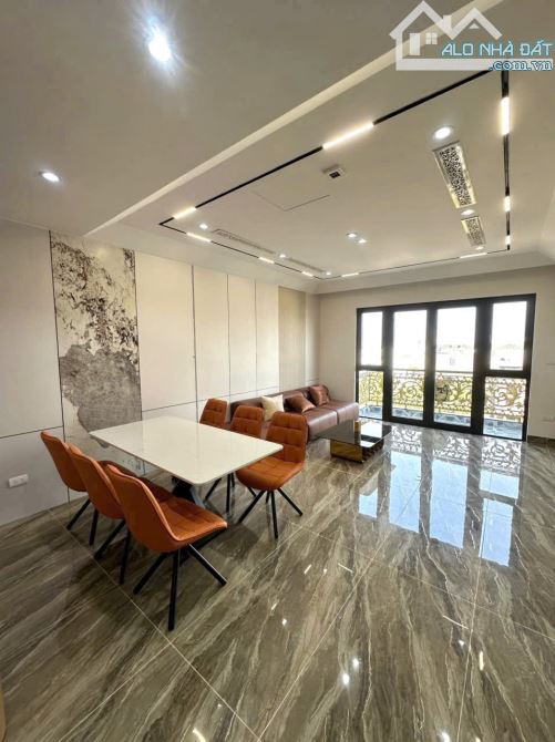 Bán nhà phố Cổ Linh-Long Biên DT 55M2, 7 Tầng, MT 4.7M, Gara ô tô, thang máy ô tô 16.