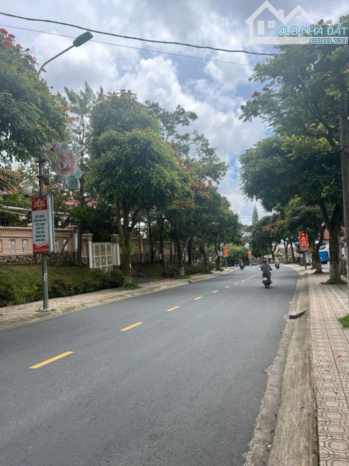 Lô đất đẹp 412m2 mặt tiền Lê Hồng Phong cách Trung tâm hành chính Lâm Đồng 300m