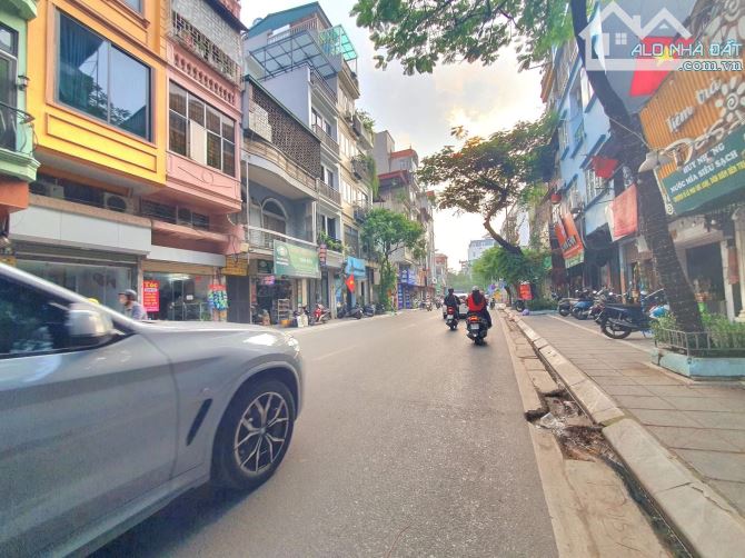Bán nhà 2 mặt phố Thuỵ Khuê, Đồng Cổ. 38m2 x 3T, MT 5m. Vỉa hè, oto. 17,39 tỷ.