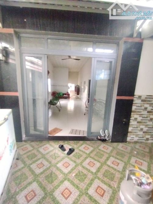 NHÀ CẤP 4  - MẶT CHỢ XÓM MỚI - 199M²/60Tr,M² - NGANG 5.5M NỞ 7.3M - HẺM 6M THỐNG NHẤT