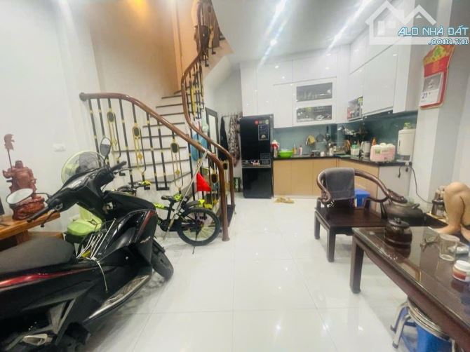 Cần Bán Nhà Mai Phúc, Long Biên 5T, 31m2 giá 5,6 tỷ (ngõ ô tô đỗ cách nhà 30m)