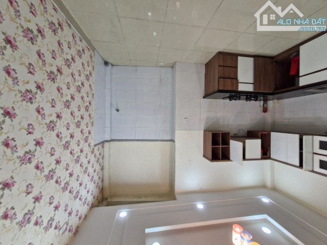 Nhà Mặt Tiền Gần Đường Đỗ Xuân Hợp và Đại Học Văn Hóa, Dt 127m2, Ngang 5m, Chỉ 8 Tỷ