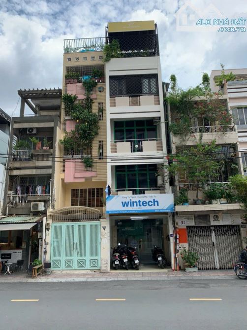 CẦN BÁN NHÀ MẶT TIỀN , CÓ HẺM SAU 4M ĐƯỜNG NGUYỄN VĂN NGUYỄN P TÂN ĐỊNH Q1