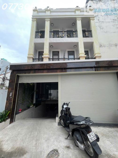BÁN TÒA CHDV HOÀNG HOA THÁM, BÌNH THẠNH.8X25M, DOANH THU 130TR/THÁNG. GIÁ BÁN 34TỶ