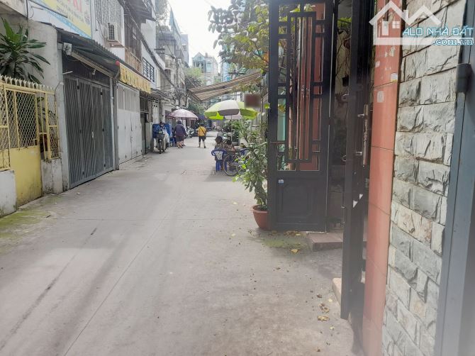 Bán nhà cấp 4 hẻm xe hơi đường Nguyễn Thị Tần, Phường 2, Quận 8. Nhà đối diện chợ Rạch Ông