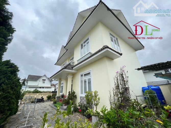 Bán biệt thự Ngô Tất Tố Phường 8 Đà Lạt ( 318m2 đất ở đô thị chỉ 17 tỷ thương lượng )