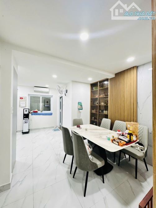 Bán nhà Nguyễn Trọng Tuyển 63m2 đúc 4 tầng ngang 6m 3PN chỉ 6.5 tỷ