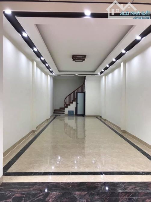 Bán nhà riêng Lê Văn Thiêm, Thanh Xuân. 40m², 5 tầng – ô tô – kinh doanh tốt – giá 12.5 tỷ