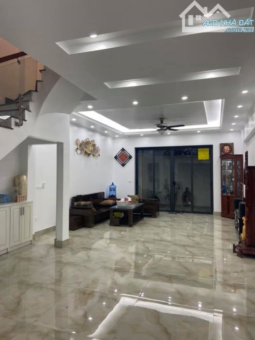 Bán nhà 5 tầng Ngụy Như Kon Tum, TX. Dt 51m² – gần ô tô tránh – nội thất mới – giá 17.5 tỷ