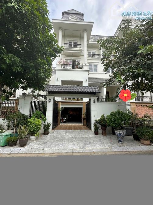 Bán biệt thự giá rẻ KĐT LiDeCo Trạm Trôi, QL32, 144m, 5 tầng, view vườn hoa, 26 tỷ