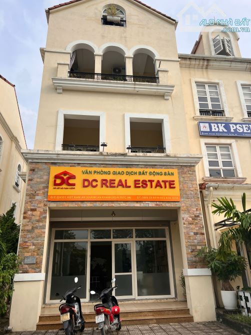 Cho thuê shophouse lô góc 210m Mặt đường chính, Full nội thất KĐT Nam An Khánh, giá 25tr