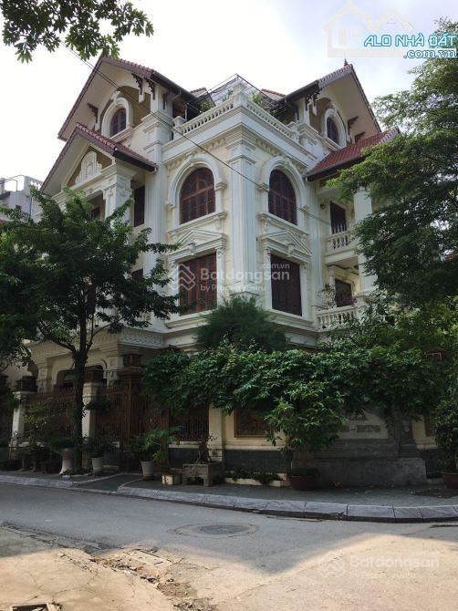 Cho thuê nhà biệt thự tại KĐT Dịch Vọng  250m² xây dựng 4 tầng