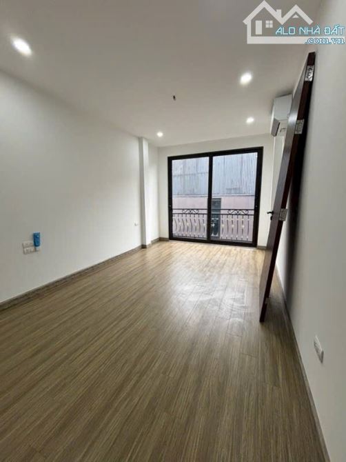 NHÀ ĐỨC GIANG -  NGÕ NÔNG - LÔ GÓC THANG MÁY - CÁCH 15M RA Ô TÔ TRÁNH-GIÁ CHỈ 10TỶ NHỈNH