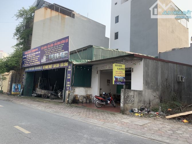 Bán 114m đất tặng xưởng mặt chân đê Phúc Lợi, có thể xây tòa văn phòng, trụ sở, kho hàng