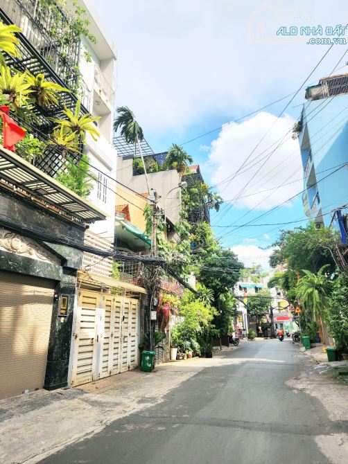 HXH 8m nhà 4 tầng mới trung tâm P. Tân Sơn Nhất (P.4 cũ). DT 4x20m (80m2). Giá cực tốt