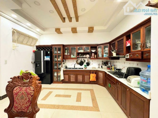 Biệt thự trung tâm P.Tân Bình - Cách nhà Ga T3 chỉ 500m. DT 7x20m~400m2, 4 tầng mới