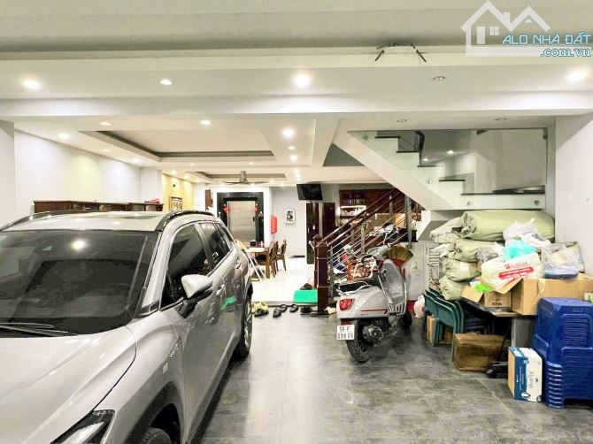 Biệt thự 5 Tầng+ TM Trung tâm P.Tân Sơn Nhất DT 6,5x18m nở hậu - Ngay nhà thờ Chí Hòa