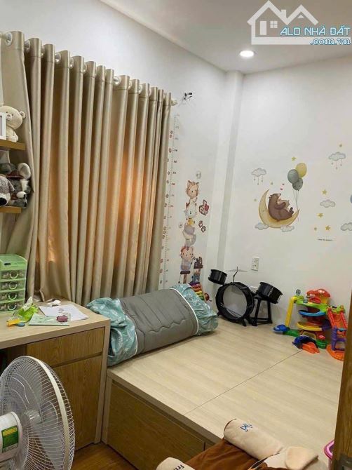 nhà 4tỷ 100triu , 2 tầng , 43m2 , 1 căn ra hẻm xe hơi gần Nguyễn Duy Trinh Bình Trưng Tây