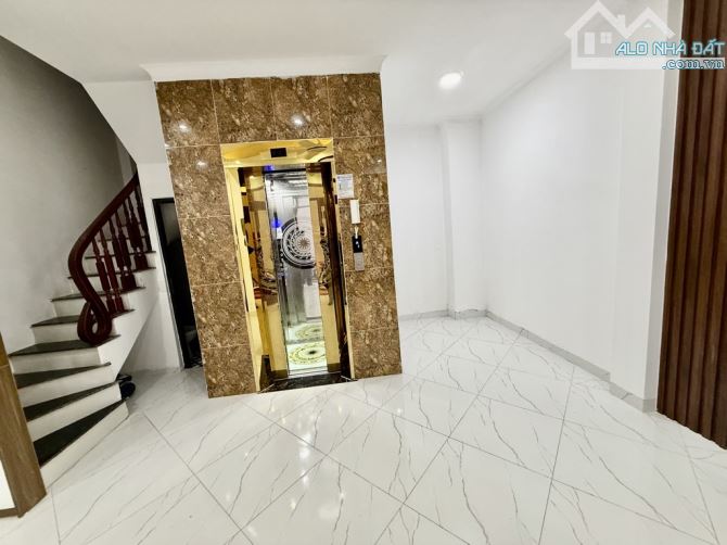 Siêu phẩm- Bán nhà Cầu Diễn, Ô tô đỗ cửa, 6T Thang Máy. 4PN Giá 7.6 tỷ