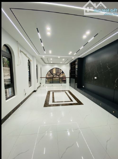 14.8 tỷ / 42 m2/7 tầng. SÀI Đồng. Ô TÔ CHÁNH. LÔ GÓC