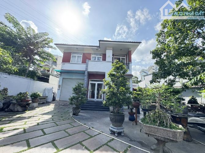 HẠ CHÀO 500 TRIỆU! BIỆT THỰ MẶT TIỀN HIỆP PHÚ Q9 CÒN 17.5 TỶ!
