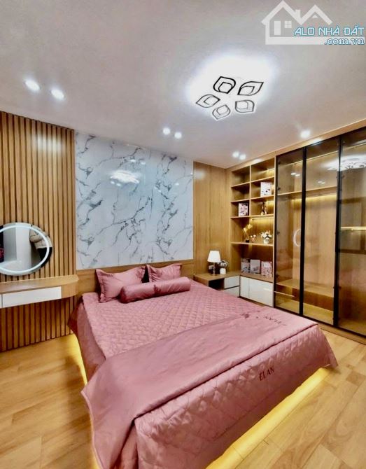 Bán nhà Minh Khai - Lô góc - Xây mới đẹp long lanh - 4.5 tầng - Giá chỉ 6 tỷ