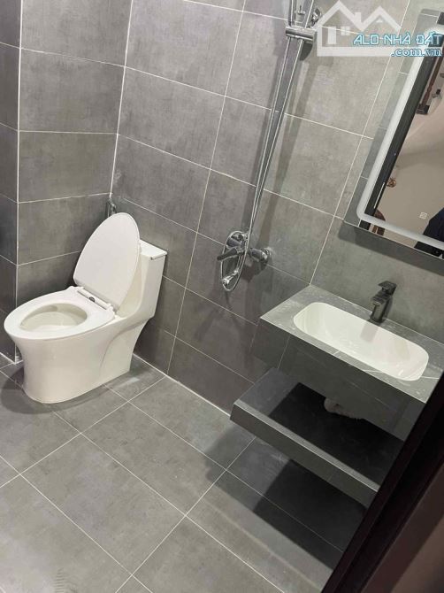BÁN NHÀ MỚI THẠCH BÀN – 6 TẦNG – Ô TÔ VÀO NHÀ – GIÁ 6.8 TỶ