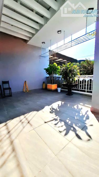LÔ GÓC 3 MẶT TIỀN TRẦN LÊ - 170M2 - 3 TÀNG – ĐANG KINH DOANH – CÓ DÒNG TIỀN ỔN ĐỊNH