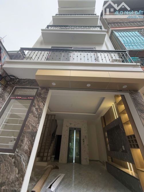 💥Nhà Xây Mới Đông Tác, Gần Vincom, 20m Ra Ôtô, DT 32m2, 5 Tầng Thang Máy