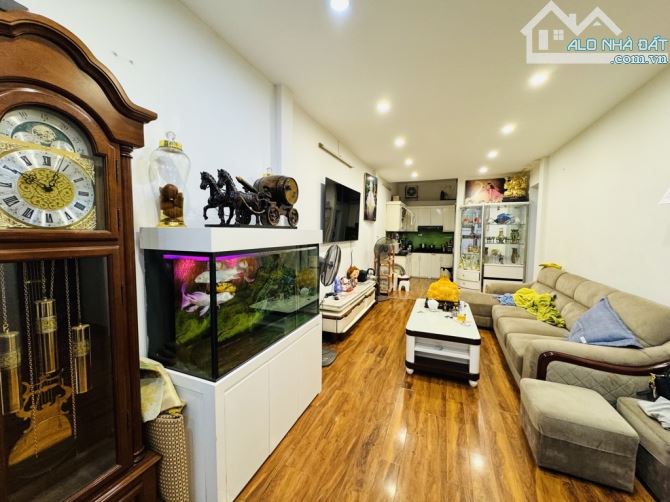 VIP ĐỐNG ĐA - ĐẦU TƯ LÀ LÃI - 10M RA MẶT NGÕ BA GÁC - NHÀ DÂN XÂY KHUNG CỘT - TRƯỚC NHÀ TH