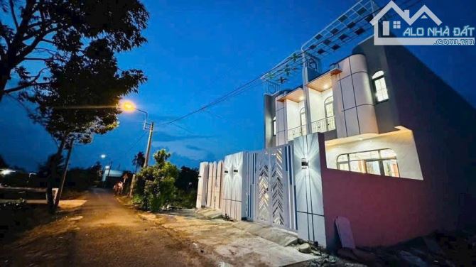 Bán Nhà đẹp Mặt Tiền Đường Mỹ Lộc  DT: 129m2 thổ cư 100%