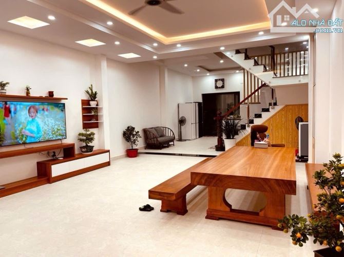 Bán gấp nhà đẹp ở ngay MTKD Đường số Phạm Thế Hiển, xe hơi ngủ nhà, 120m2, SHR, HCĐ. - 1