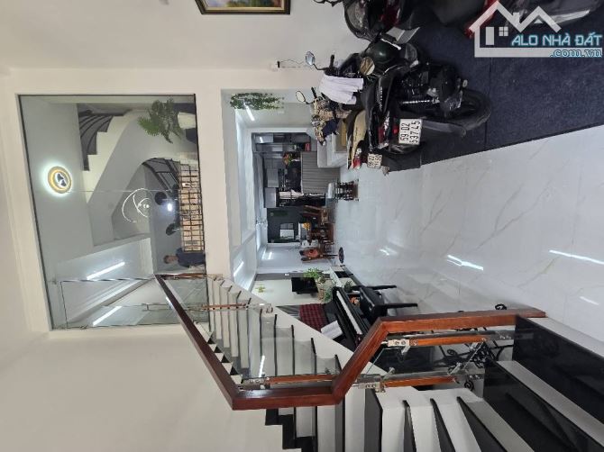 Bán nhà HXH, Trịnh Dịnh Trọng, Quận Tân Phú, giáp Tân Bình, 50m2, 5 tầng, giá 8,15 tỷ TL - 1