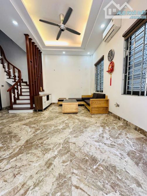 Bán nhà Nguyễn Sơn- lô góc oto dỗ cửa -full nội thất mặt tiền rộng nhỉnh 8 tỷ(thương - 1