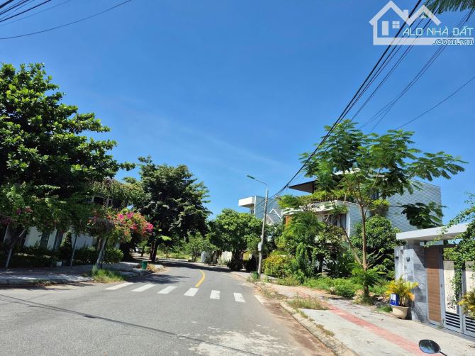 Bán lô góc 2 mặt tiền Bùi Thiện Ngộ và Huỳnh Ngọc Đủ ,Hoà Xuân.DT 236m2 - 1