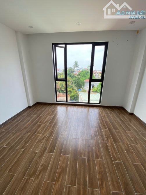 C.H.O T.H.U.Ê nhà tại phố Hồ Sen, 40m2, 4 tầng, 3 ngủ, 8 triệu - 1